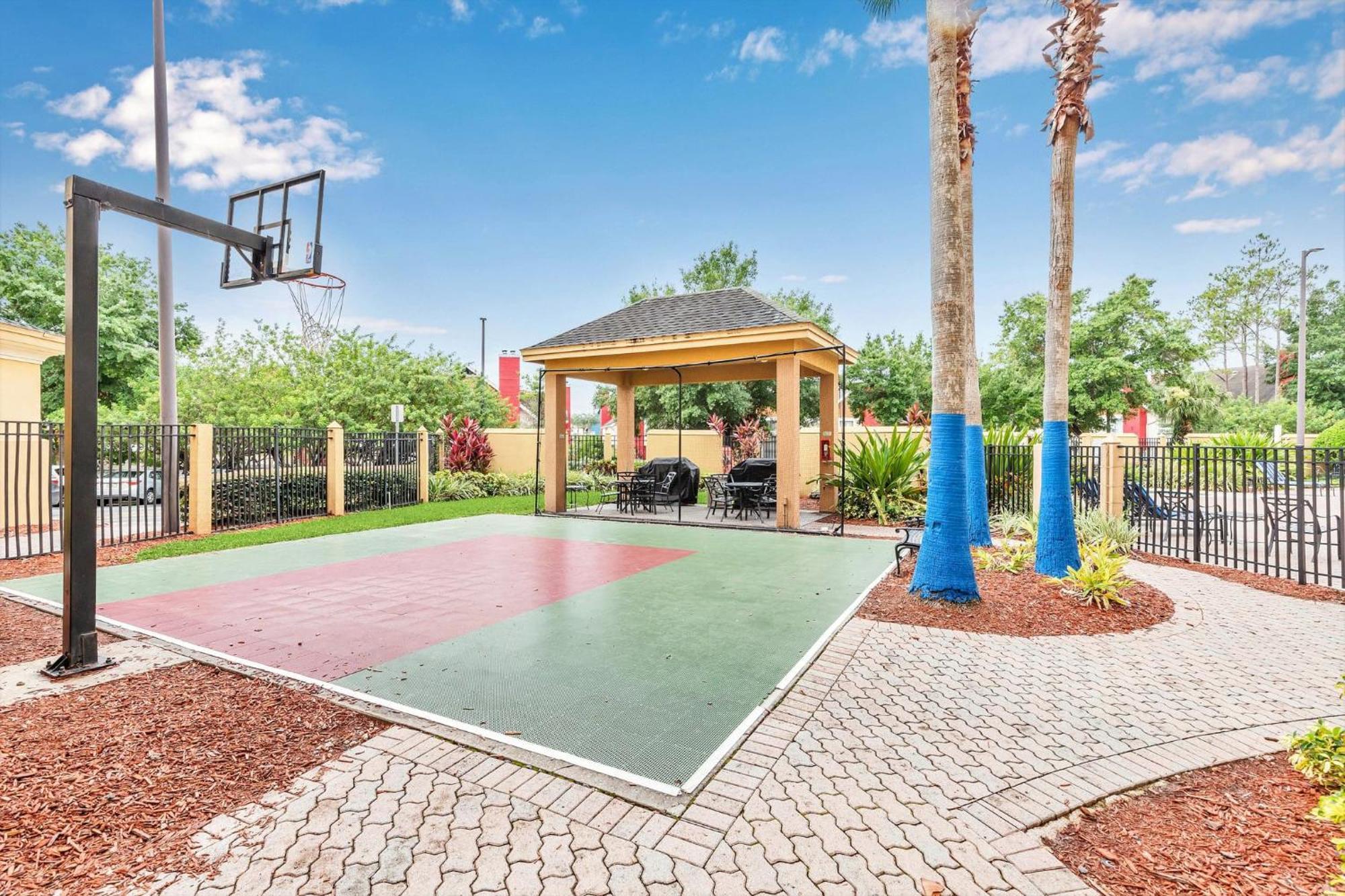 Apartment Modern With Arcade Near And Bbq Grill - *